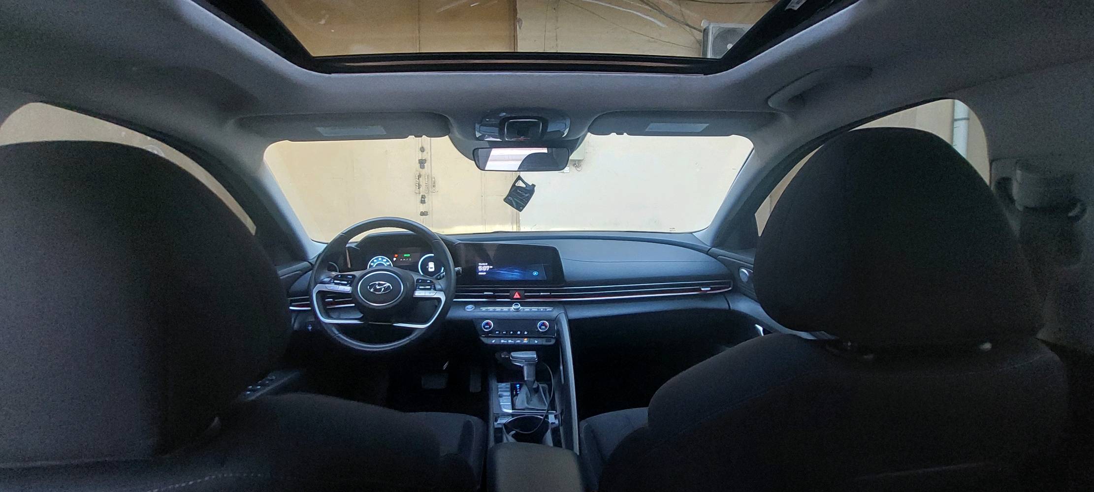 سلام عليكم النترا ۲۰۲۵ بدون صبغ 
النترا موديل ٢٠٢٥ بدون صبغ تعديل بارد فقط 
ماشية ١٤ الف قابل للزيادة فول مواصافت ايرباك دركة طاك فقط مكينة ٢٠٠٠ دوش منفيس بسمي مكاني بغداد
السعر والتفاصيل اكثر هاتف *********** 
يوجد وات ساب