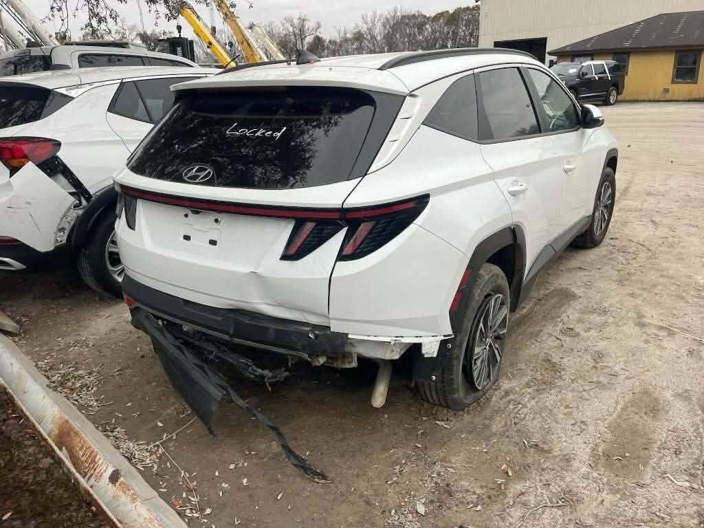 السلام عليكم 
توسان هايبرد موديل ٢٠٢٣ وارد أمريكي حادثهة كلش بسيط بدون إير باك
المواصفات : جنطة كهرباء كشن تتفئة و كرسي كهربائي شاشة 
سيارة جدا بسيطة السعر ١٩٠ أو مراوس مع سورينتو 
للتواصل و الاستفسار 
*********** واتساب و رصيد
