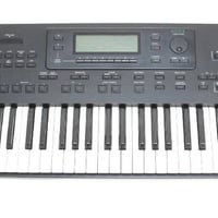 قطعه نادرة من شركة KORG للبيع korg i3 نظيف جدا جميع المفاتيح شغاله وال...