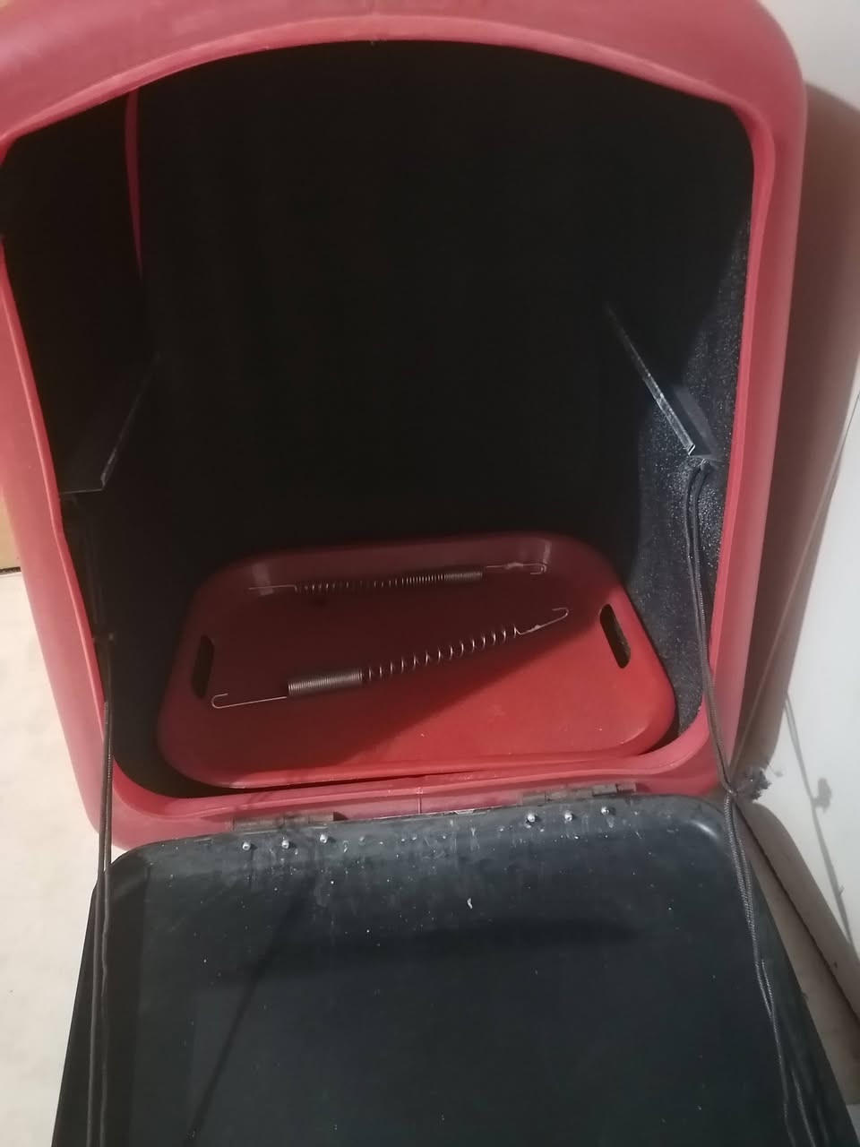 صندوق للبيع العنوان ابو الخصيب السعر 35 رقم ***********
