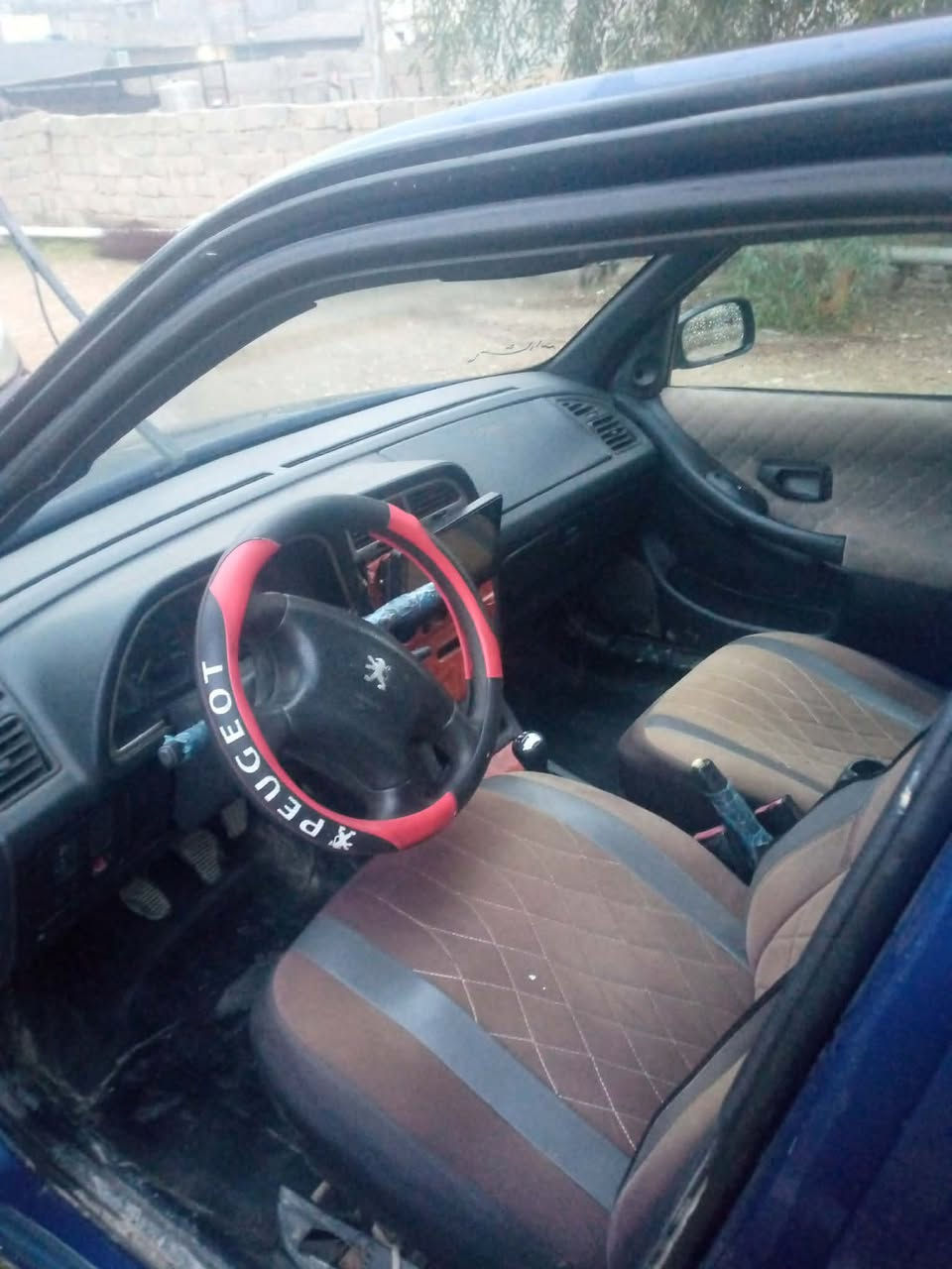 السلام عليكم سياره بيجون ٣٠٦ مكينه و كير شرط رقم نينوي المانيه سنويه جديده باتريه جديد تخم تاير عل نصه السعر 40 وبيه مجال ***********
