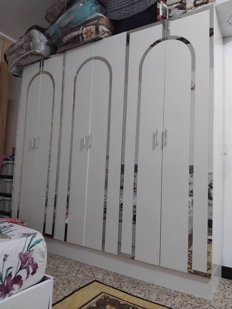 السلام عليكم غرفه تركيه مستعمله 5 قطع استعمال قليل نضافه كدامكم سعرها 550 وبيها مجال اني مشتريها ب 900 صارلها اقل سنه مكان بغداد البياع رقم الهاتف ***********
