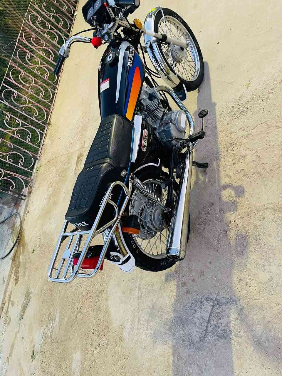 سلام عليكم دراجه 4كير للبيع اوراق اصوليه جيس شاصي 18تعميره نامه كله جديد كهربائيّات كلها شغاله كل نقص مابيها مكينتها ارشا 21مفتوحه مره وحده السعر 650بيها مجال الخاص مفتوح ***********
