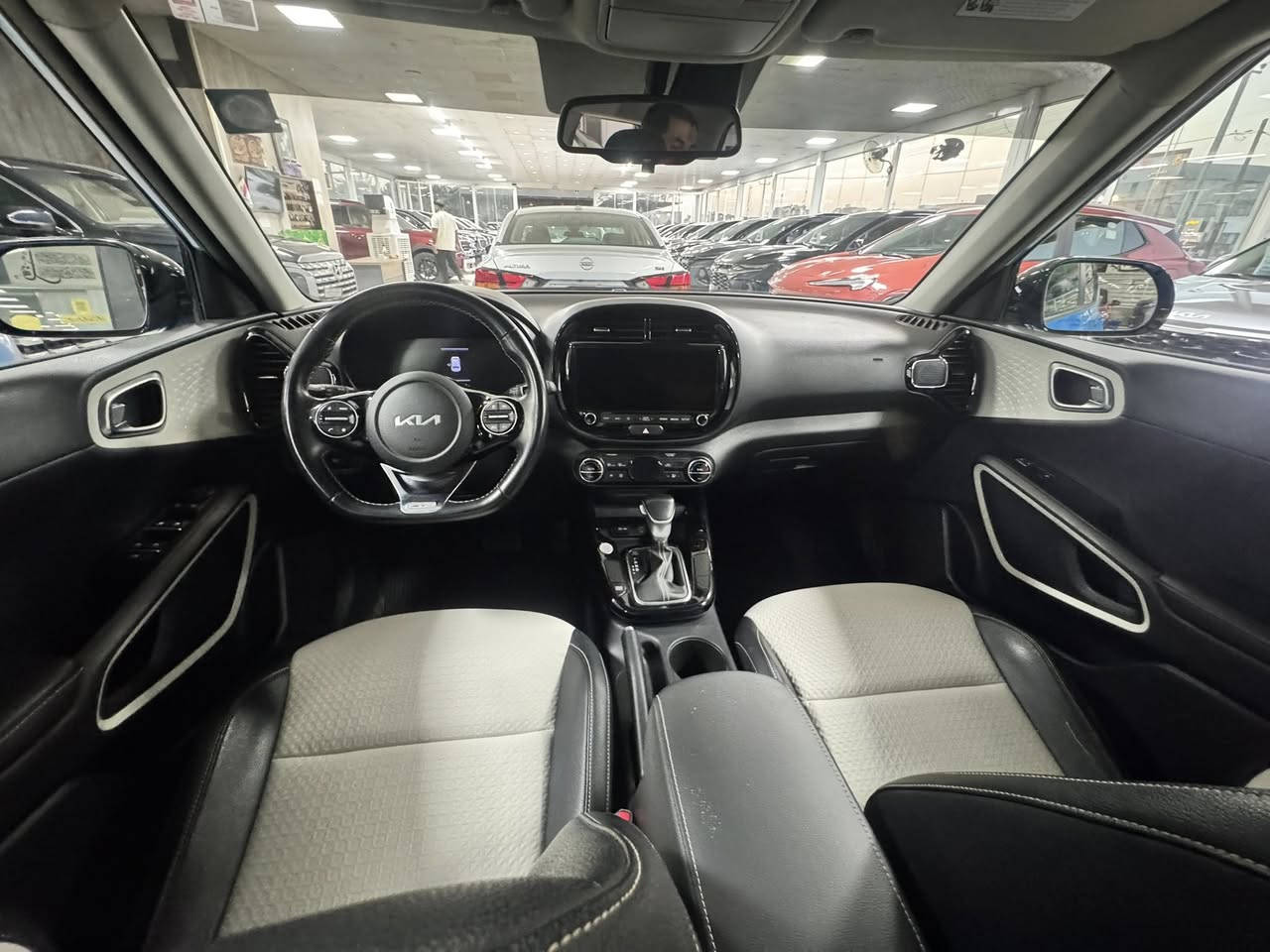 كيا صول جيتي لاين 2023
اعلى فئه بصول 

حادثها مرفق مع الصور  مكفولة من الصبغ والتبديل 

ماشيه حالياً 53000Mi

محرك 2000 دوش

مواصفاتها

1-شاشة ديجيتال

2-ايقاف ذاتي

3-تحديد مسار

4-مانع انزلق aps

5-مود القيادة الالية الذكية 

6- غرفه جلد

7- بصمه 

8- تشغيل عن بعد 

9- اشاير مري 

10- استيرن جلد حرف D

11- رادارات وحساسات من كل الجوانب

وباقي المواصفات المعروفة  جيتي لاين
حادثه فقد بارد بقبق جنطه وبارد بل جاملغ 

السياره مرقمه بغداد باسمي 

مكان السياره بغداد.  ***********
