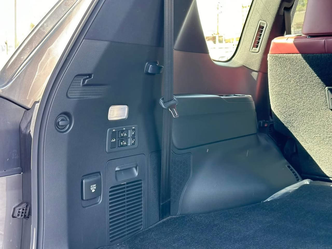 السلام عليكم 
لكزس 2023 بلاتنيوم 
رقم بغداد الجديد دولي
فول مواصفات 
داتشو
بوب شفط 
صندوق بالرجل
ماشية 12 الف كيلو متر 
مكفولة السياره لا صبغ لابارد 
سعرها:114 الف دولار وبيها مجال 
للاستفسار اكثر:
***********
***********
مكانها معارض النهضة شركة اللامي
