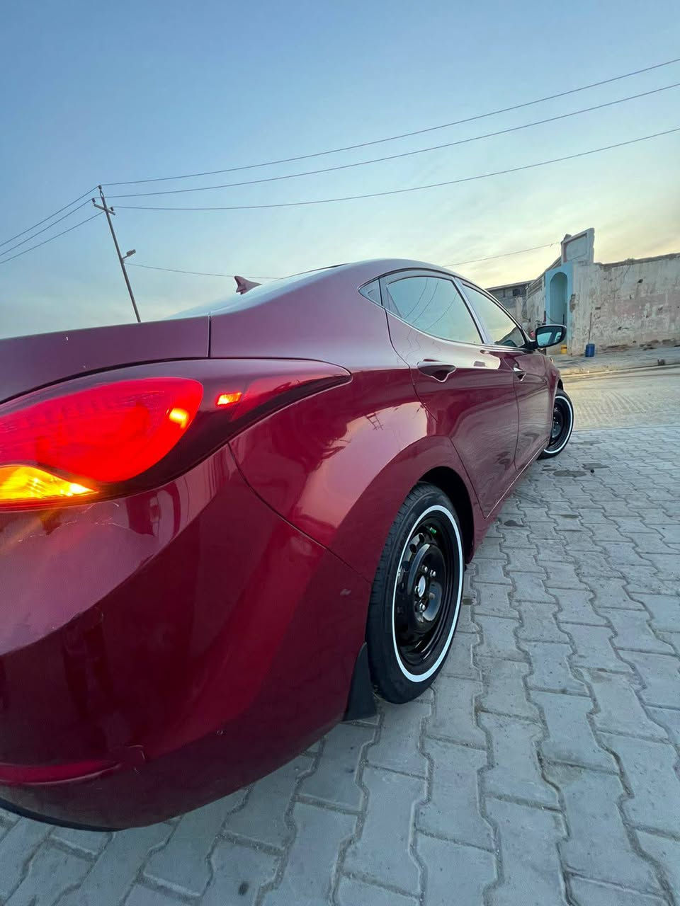 السلام عليكم النترا موديل 2016 للبيع رقم ذي قار امريكي مكينة 2000
حادثها جاملغ وبنيد وباب السايق من امريكا
مكينة جديدة مكفول 
 مكان واسط ***********
السعر 115$ وبيها مجال
