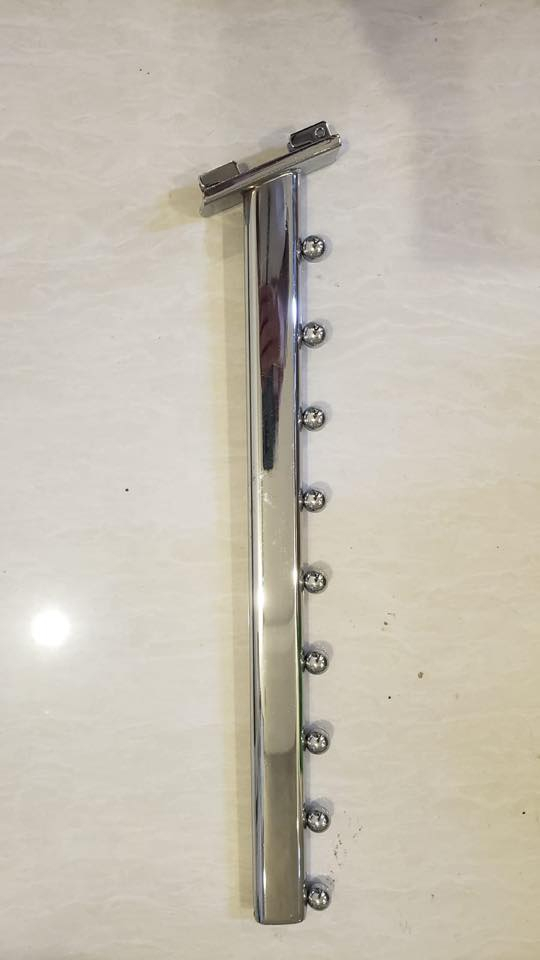 السلام عليكم . للبيع يوجد ستاندات وتعاليك رفوف وسلات مختلفه بحالةجيدة جدا كما موضح بالصور . *********** وتس اتصال ًوشكرا
