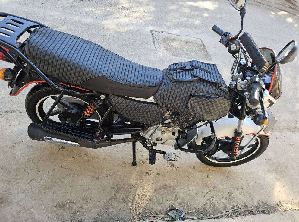 سلام عليكم بوكسر للبيع موديل 22( مرقم )تحويل ثاني يوم  مكفولة كفالة عامة مال جناي مكاني ديالى بعقوبة ***********
