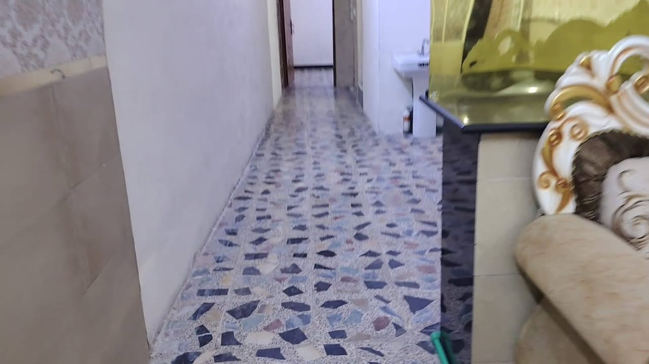 السلام عليكم يوجد بيت مساحتة 58 متر واجهة 2.90 نزال 20 البيت مقسوم يوجد في حايط مشترك البيت طاأبقين كهرباء ومجاري معزولات قرار 355
مكاتبة تحويل العنوان زعفرانية نهاية شارع المعهد النزلة مقابیل اسواق تفاحة منطقة حنييت السعر 60 للاستفسار والتواصل عن طريق رقم 
الهاتف *********** ابو محمد للعقار
