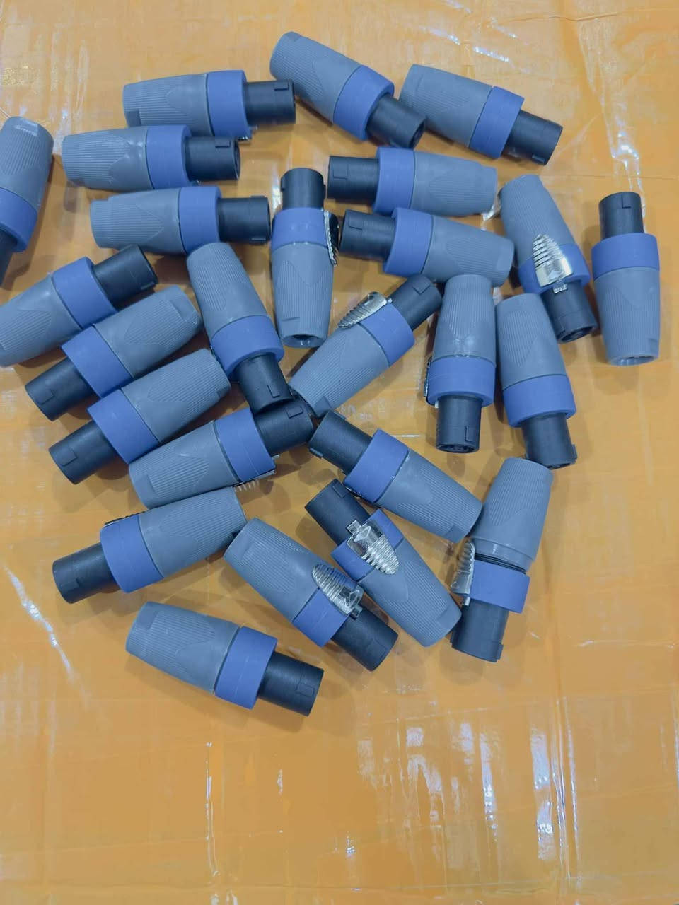 يتوفر فيش سماعه
1-سبيكون 
2- بنانه (طلقه)
3- xR نثية 
4-XRفحل 
السعر 4 قطع 5 الاف دينار  
متوفر كميات 
جمله مفرد
‏‪0771 958 6070‬‏

