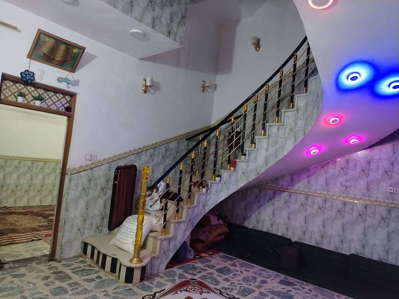 🏡دار للبيع🏡
المساحة: 120متر 
✅ #طابو_صرف_سند_25_أقرار_محكمه
السعر: 120 مليون  (مع المجال)
الموقع: النجف شارع أبو صخير #مقابل_منتزة #ألخط_ألاول

مواصفات البناء:
3غرفة نوم 2 وصاله ومطبخ واستقبال حمامات داخليه وخارجيه  
بناء مرتب (أساس + سقف كونكريت + طابوك)
أبناء الحديث درجه الاولى 

الخدمات:ماء كهرباء مدارس سوق تبليط بعرض 15 متر
خط مولد مجانآ مجاني 

للاستفسار اتصل على *********** أو مراسله واتساب
