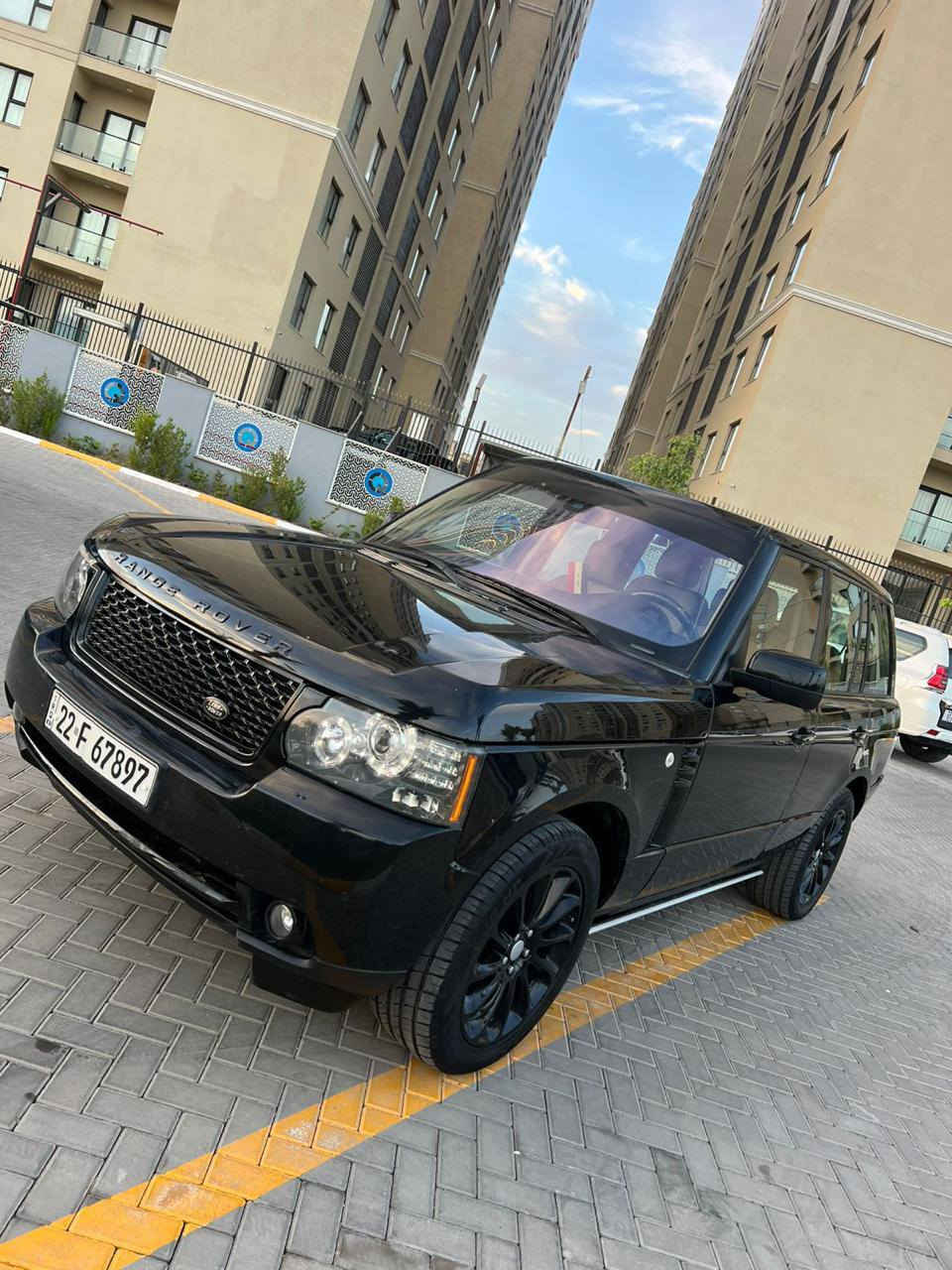 رانج روفر فوك
موديل 2011
محرك 8 سلندر العادي المرغوب
سياره فول مواصفات
بيه رش بس بنيد اثر شخوط
جكات 
دوسات كهرباء 
كشنات كهرباء 
سلات روف 
مري كهرباء 
مري شفط
لايت زنون ديناميكي
رباط ديناميكي
3 مستويات ارتفاع وانخفاض السياره 
3 انظمه قياده 
5 انظمه طريق 
حساسات أمامي خلفي
كامره 
تعتيم اوتو
كشاف عند الزاوية 
ويل كب 20
تخم تاير جديد 
كشنات أمامي خلفي تدفئه 
داخل جلد 
تنته مغلفه كنتاره
ستيرن حركاته كهرباء اوتو 
دفع رباعي 
زراكات للمازده 
فول تحكم استيرن 
تثبيت سرعه 
محرك حجم 5000 
السياره جاهزه
تشغيل بصمه 
وياها بصمتين 
كتلوكات الشركه موجوده
ماشيه 166 الف كيلو

رقم ***********
مكاني حي الجامعة بالقرب من جامع نجمه 

رقم اربيل دولي
السعر 145 ورقه وبيه مجال بسيط
او مراوس بسياره أقل بغداد, العراق

