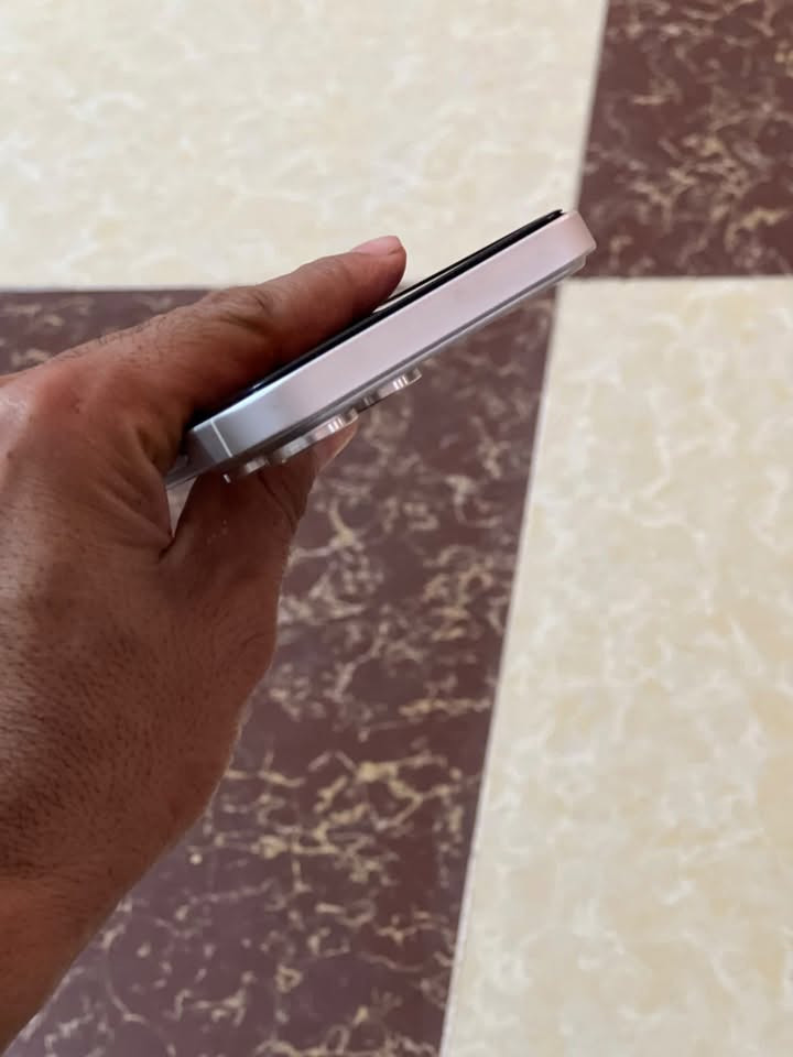 ايفون XR بطارية ١٠٠
ذاكرة٦٤ 
محور ايفون ١٧ برو ماكس التحوير الاصلي 
جهاز شرط مابي اي خللل السعر ٢١٠ وبي مجال قليل  واتساب ***********
