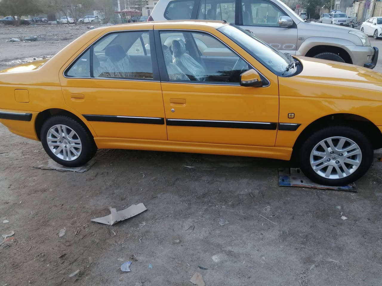 تخم تاير مع ويل كب للبيع السعر ١٧٥ الاستفسار اتصل ***********
