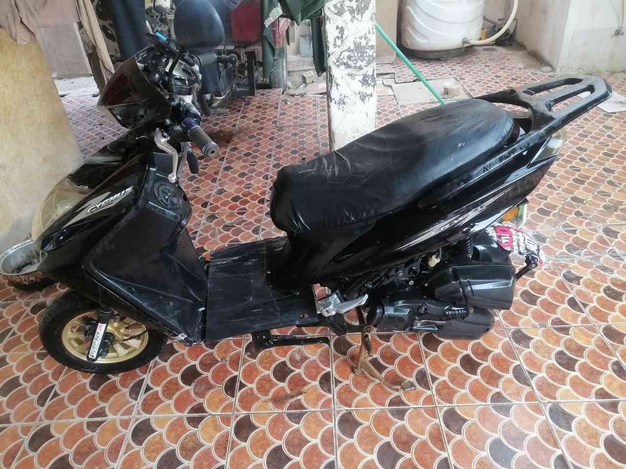 سلام عليكم دراجه سكنس للبيع مثل ما موضح بل صوره نقصه بس كفرات دراجه خير من الله شلعه ومعدل فول كلشي بيه شغال عده كفرات مثل ما موضح أمامك مكاني حصوه حله رقمي *********** وسعر ٤٠٠ الف شراي يدلل
