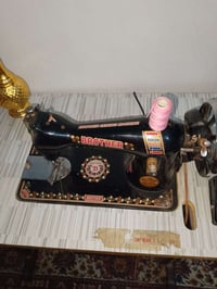 مكينة خياطة • شغالة • نظيفه