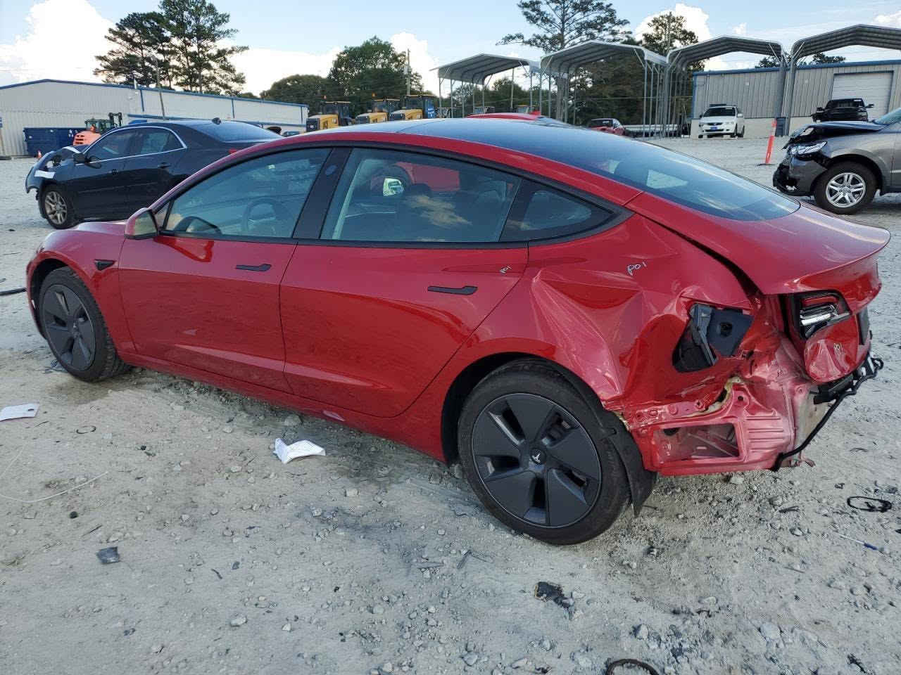 سلام عليكم 
تسلا مودل 3 موديل 2023
ماشية 42 الف كيلو 
حادثها قطعتين صبغ قبق جنطة و جاملغ 
بدون ايرباك 
وياها شاحنتين 
سنوية جديدة و هزة هم جديدة 
***********
السعر ١٦٠ و بيها مجال قليل
