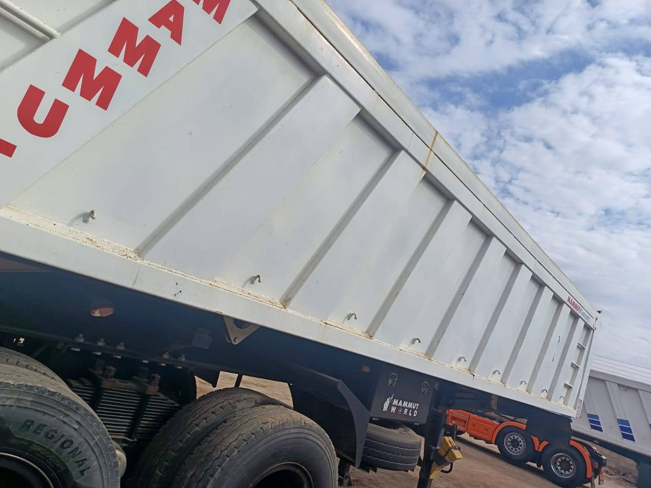 سلام عليكم للبيع عربانه ماموت إماراتيه مديل ٢٠١٣رقم ***********
