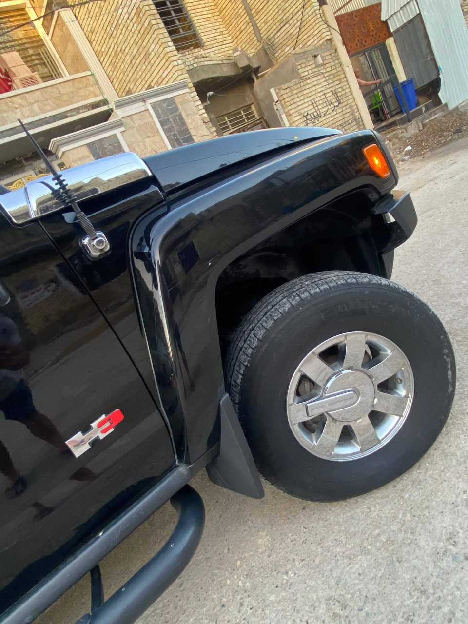 السلام عليكم للبيع 
همر H3 2006 فول مواصفات السياره كفاله عامه من الضربه والصبغ كد اربع اصابع صبغ بل بنيد والباقي مكفول حته الكفرات كفاله مكينه بلاديه مكينه وكير جدد حداديتهه جديده السياره فول مواصفات فتحه كشنات جلد وكهرباء تتفئه وتبريد بل كشنات شاشه جبيره كامره خلفيه حساسات خلفي رقم اربيل الدولي تحويل مباشر السياره بيهه كتاب تضليل تخم ويل وكبات شركه السياره جديده بمعنى الكلمه وفول مواصفات واحله من الصور عنوان السياره بغداد قرب حي اور 
السعر خاص او واتساب 
الاستفسار ***********سجاد
