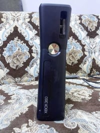 للبيع اكس بوكس 360 الجهاز كلش حلو ونضيف ويا يدات ثنين واير ليس ومحوله ...