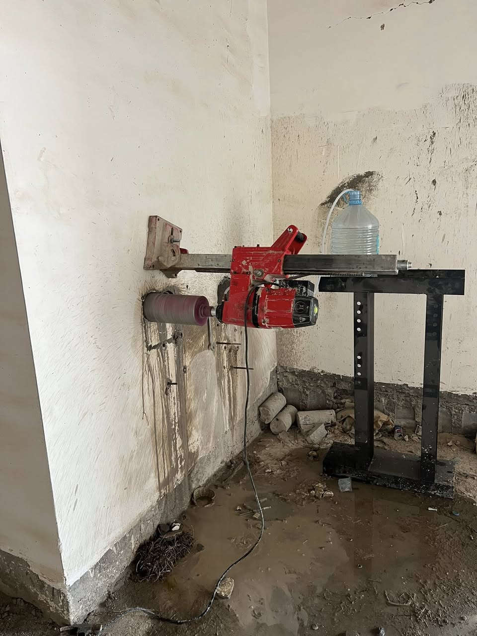 كور التثقيب وقص الكونكريت والصب وعمل فتحات سبالت وفتحات صاروخيه وفتحات مرازيب  وفتحات المجاري التعليك العمل داخل البصره فقط الاستفسار ع وتساب ***********
