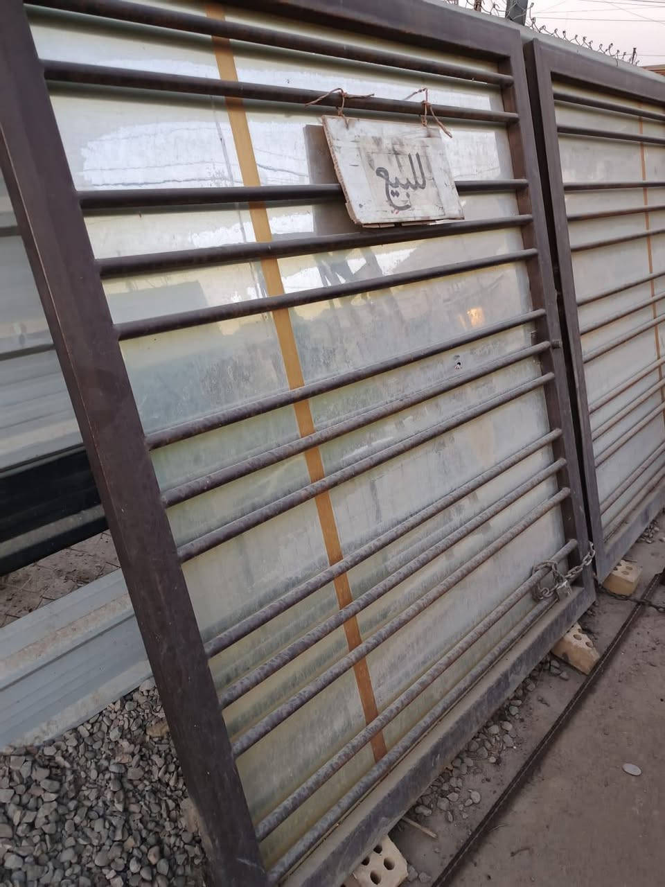 باب كراج للبيع  عرض 3 متر  وارتفاع 170 مستعمل نضيف  سعر 260  موبايل *********** بغداد  @
