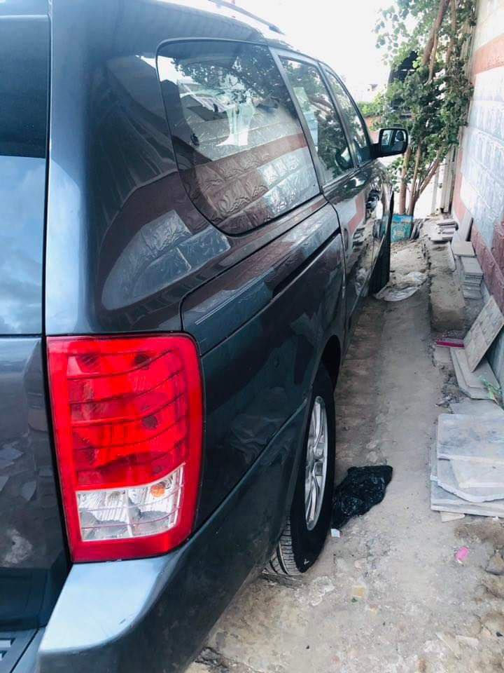 السلام عليكم
كيا سيدونا 2012 كربلاء باسمي سنوية جديدة 
تخم تاير جديد دسكات جديدة
كمبريسر وراديتر تبريد وفريز جديد 
راديتر ومنظومة ماء جديدة
ابواب كهرباء شغالة 
باتري جديد 
منظومة بانزين من الفيتبم للمحرك كله جديد 
دچات المحرك ودچات الكير اصليات 
حدادية كلها جديدة 
سياره ما مشتغلة خطوط صارلها 4 سنوات عدنا 
ماشية 120 الف ميل حقيقي 
بيها قطع صبغ ما متاكد من صبغها لكن بچم امامي خلفي بلادي 
مال بيت وجناي 
مكان السيارة كربلاء طويريج 
السعر 140 وبيها مجال 
للاستفسار ***********
