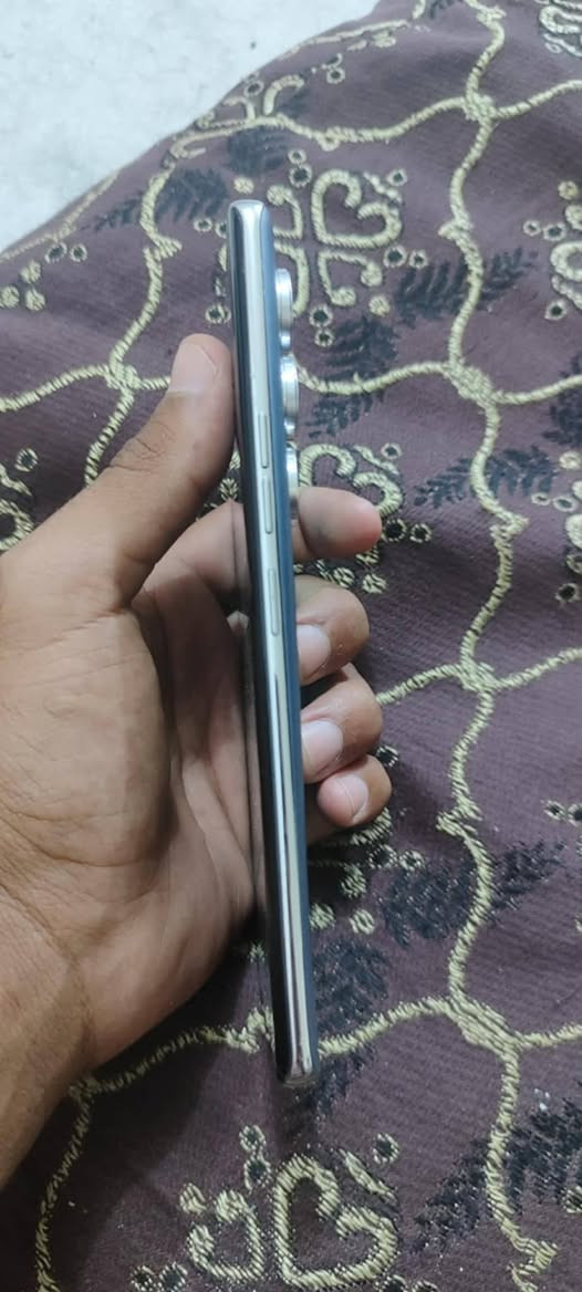 ‏جهاز تكنو كامون 40برو فايف جي 
‏
‏
‏الرام 12+12
‏بطاريه 5200 قطاره بل شحن 
‏الكامره الماميه  50م الخلفيه 50
‏صدار 15
‏مقاوم لل ماء +والغبار 
‏بوبجي 90فريم 
‏شرط مو مفتوح  
‏معا كامل الملحقات 
‏
‏مستخدم 8اشهر 
‏
‏بي فقط ضربه بل جام الشاشه وشخطين فقط 
 كلشي موضح بل صور ول جهاز للبيع فقط سعره 320 وبي شي قليل


**إذا كنت صاحب هذا الإعلان وتريد حذفه لأي سبب، رجاءا أرسل رسالة إلى الدعم الفني**