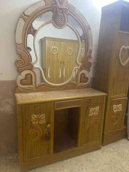 غرفه خشاب خمس ابواب  كامله 
ب٦٠٠  رايديها
الاتصال ***********
