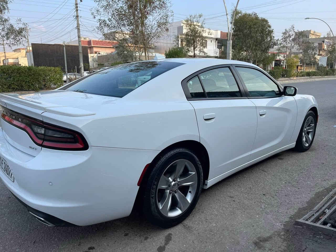 سلام عليكم دوج جارجر للبيع موديل 2018 sxt  سياره جاملغ سايق تبديل فقط بلادي بدون ايرباك سياره جديده بمعنه احله من صور عداد 260 أمريكي سیارە ماشی حقیقی 102 mil
مواصفات سياره sxt
شاشه كار بلي +كبيره
شفتات استیرن
كشن تتفيه +
سكف سلايت ruve
+حساس خلفي
تشغيل عن بعد
كامره خلفي دواره
محرك 3600
سياره 2ويل
بعد مواصفات اهوايه معروفه مواصفات sxt سياره رقم هزه سنويه كله جديد كير محرك شرط اربع تايرات جديد يعني ماتصرف ربع عليهه  مكان سياره كركوك  رقم هاتف***********/// *********** كركوك, العراق
