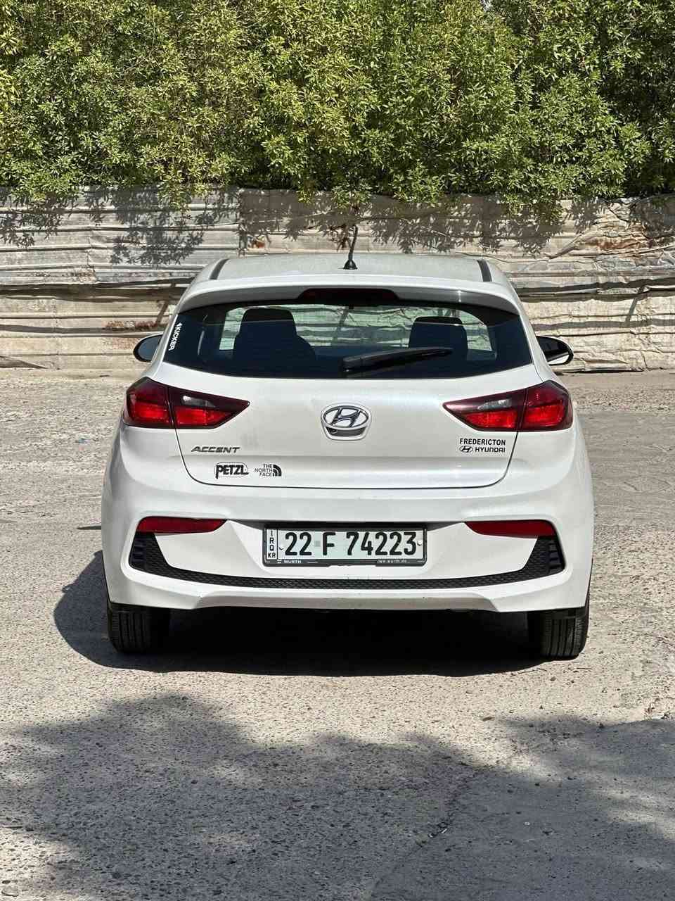 السلام عليكم
اكسنت 2020امريكي 

محرك 1600 دووش 
سياره ماشية 90 الف ميل 
بيه بارد مال حادث امريكا صور لحادث ويه صور 
حادثه بسيط كلش 
سياره حلوه ونظيفه حيل 
رقم اربيل/ تريد وكاله تريد تحويل 
مكاني بغداد عامرية 
***********
سعر 110$ وبيه مجال بل معقول
