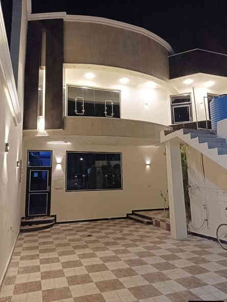 السلام عليكم.....
دار للبيع طابو صرف بناء حديث ٢٠٢٢ بحي الامام حي الضباط الاولى سنتر بشارع الكابينات مساحته ٤٠٥ متر الواجهة ١٨ متر والنزال ٢٢.٥ طابقين ويحتوي على ثلاث محلات تجارية مؤجرة بوارد ٨٠٠ الف شهرياً ماعدا شقة غير كاملة.علما ان جميع زجاج البيت مقاوم للكسر.عرض الشارع ٢٠ متر تجاري
ملاحظة/اليرغب يستثمر العقار كله ايجاره مليونين و٨٠٠ الف بالشهر
الطابق الارضي/غرفتين نوم وكلدور وصالة ومطبخ ومجمع صحيات داخلية وخارجية وكراج سيارات وحديقة 
الطابق الثاني/ثلاث غرف نوم وكلدور ومجمع صحيات 
للاستفسار مكتب النبل للعقار والبناء والهندسه 
***********واتساب 
***********
