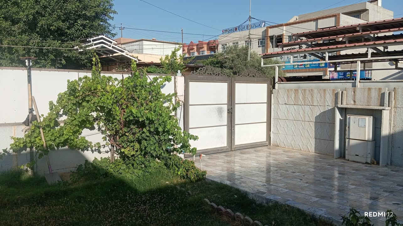 عقار للبيع
الموقع — دهوك/ دوميز
اقرب نقطة دالة/ الدفاع المدني في دوميز 
نوع العقار/ملك صرف
المساحة/ (٤٠٠)م 
غرفتين نوم/هول/استقبال /مطبخ/صحيات 
لمعرفة السعر  الاتصال على الرقم ادناه 
***********
