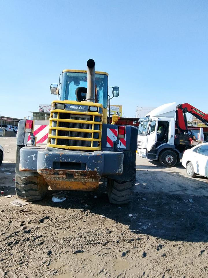 شفل كوماتسو موديل ٢٠٠٠
حجم ٣٢٠ كير محرك جديد كير معمر جديدي
تخم تايرات جديد 
رقم سنوي جديد معها حصة حصه كاز
سعر ٢٥٠$مجال
@أبرز المعجبين
***********☎️
