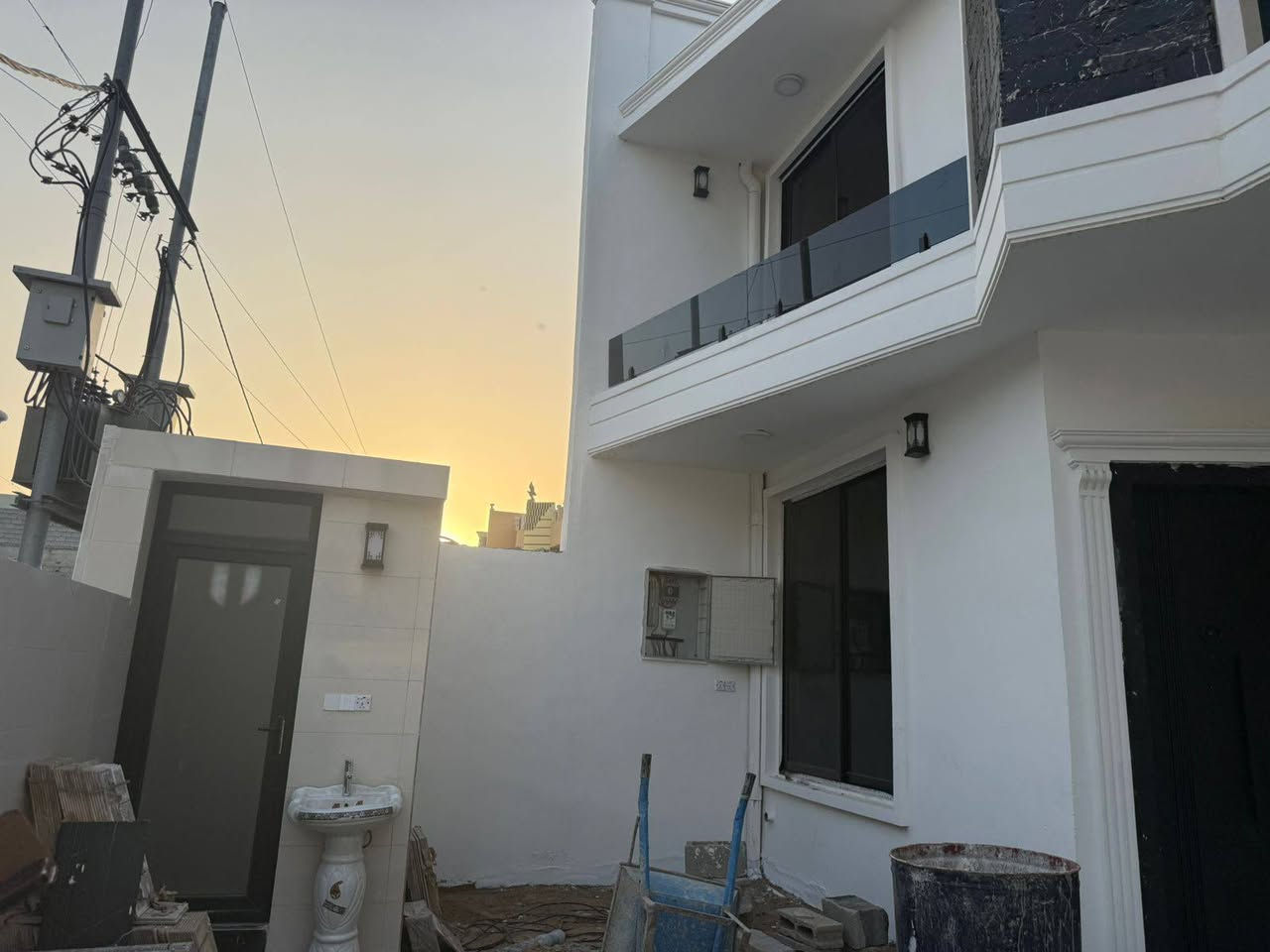 دار للبيع
� الموقع: حي المصطفى – شارع جامع  جاسم الناصر
📐 المساحة: 200 متر مربع
🏠 النوع: ركن
📄 السند: 25 زراعي

دار حديثة بواجهة عصرية وتصميم أنيق، موقع مميز وقريب من الخدمات، مناسبة للسكن العائلي أو الاستثمار.

📞 للاستفسار:***********

إذا تحب أضيف تفاصيل أكثر (عدد الغرف، الطابقين، السعر، تشطيب سوبر ديلوكس…)
