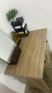 ميز دراسي • نضيف • بعقوبة