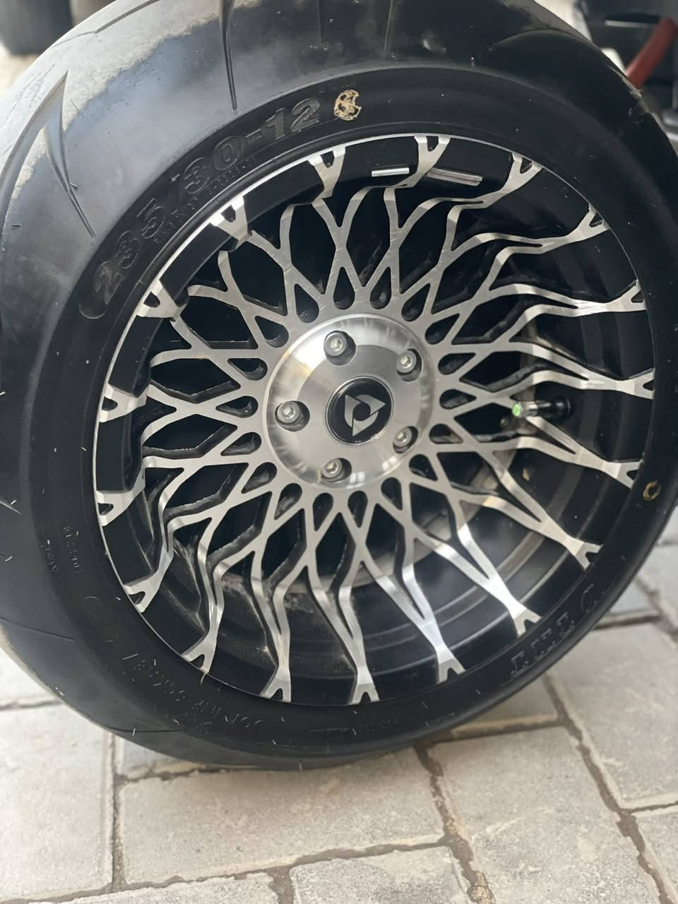 كاسحه ستخدام قليل بيها جكات تصعد ونزل ع الريموت ملف ٥٥٠٠ صاروخ مكاني بغداد
***********
