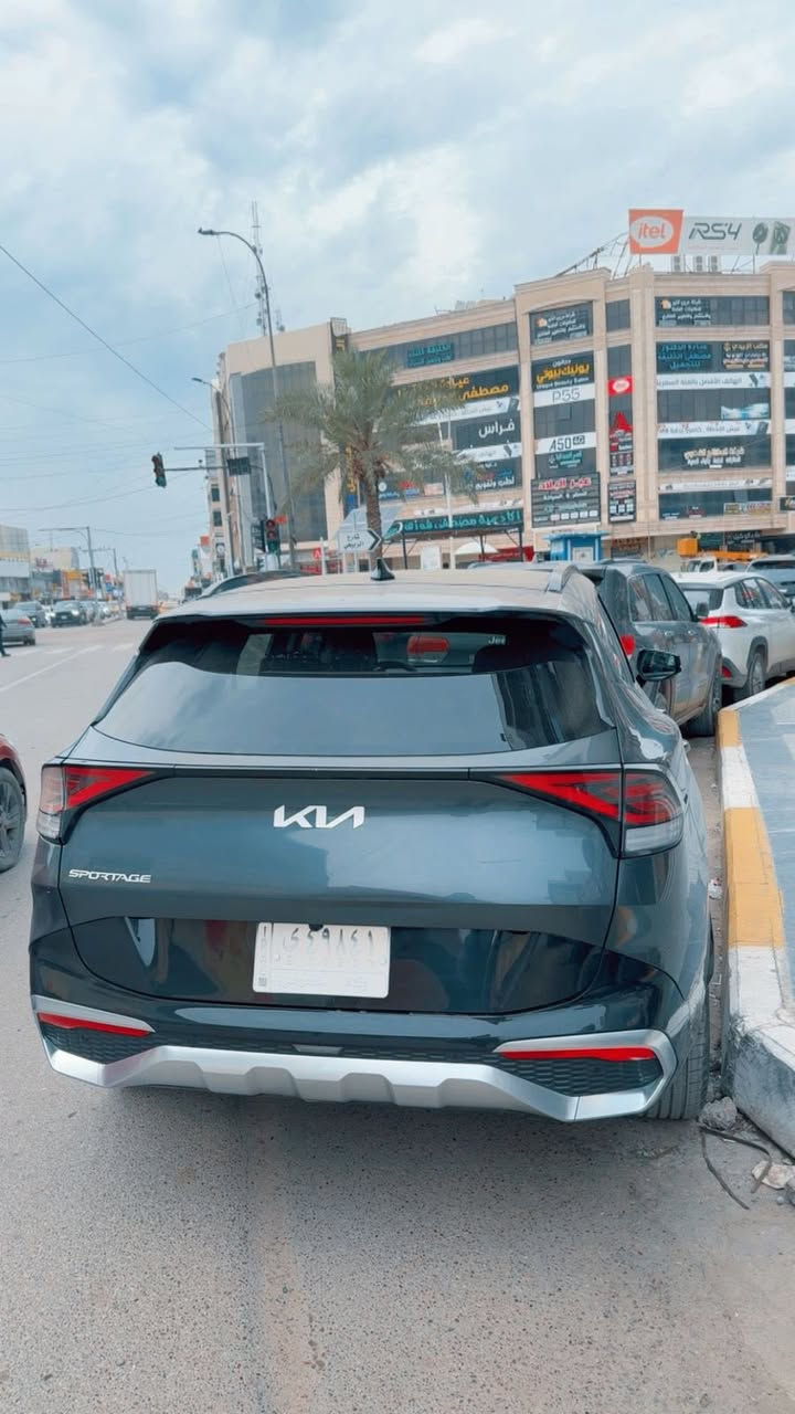 كيا سبورتج ٢٠٢٣ اكس برو برستيج 
وارد امريكي
بدون حادث سرقه فقط 
ماشية ٤٦ الف كيلو مو ميل 
المواصفات :
بانوراما 
بصمة ابواب وتشغيل 
كاميرات ٣٦٠ 
كاميرات وية الاشارة 
رادارات 
نقطة عمياء 
بريك تلقائي 
كروس كونترول تفاعلي 
حساسات امامي خلفي 
داخل جلد 
كشنات كهرباء وميموري
كشنات تدفئة وتبريد 
تدفئة ستيرن 
اوتو ستوب 
نقطة عمياء 
شحن لاسلكي 
منافذ شحن سريع 
جنطة كهرباء لايت زينون بلادي 
فور ويل 
محرك ٢٥٠٠ 
السيارة فوول مواصفات اعلى فئة معروفة البرستيج
مكاني بغداد زيونه 

رقم صاحب سيارة ***********
