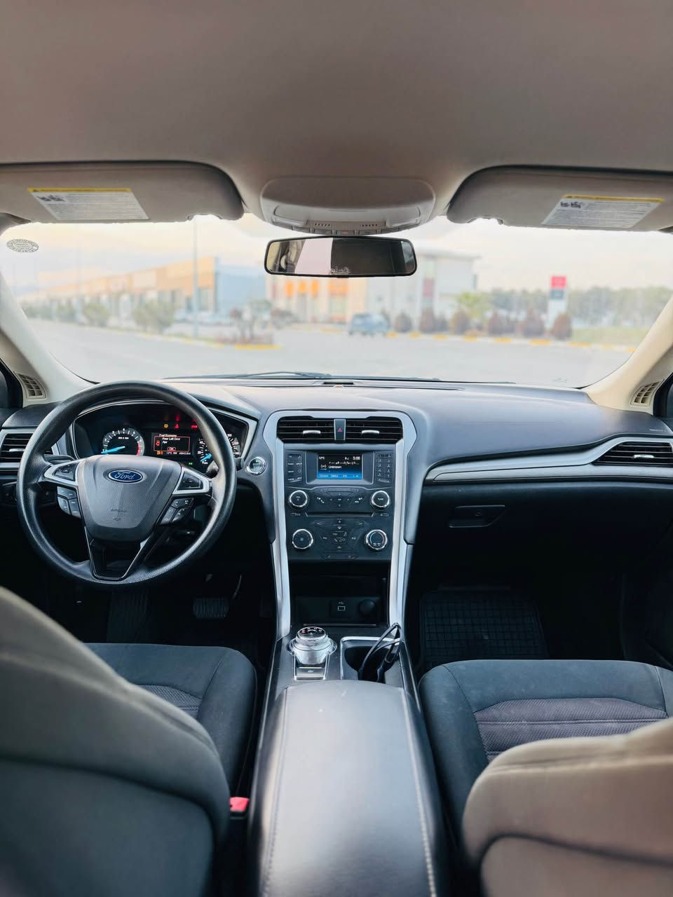 بسم الله الرحمن الرحيم
فورد فيوزن ٢٠١٨ SE
سبي بةفري 
بةسمةو شةغال شاشةو كاميرا 
تةبريد مةركةزي كوشني هةردولا كارةباو هيتةر
مةكينة ٢.٥ مةرغوب تةنها ٥٠هةزار ميل روشتوة 
دووبارچةو بةلةيةك بوياخي هةية بي ناوكرتن 
سعر ١٢٥$ گةلا *********** السليمانية, العراق
