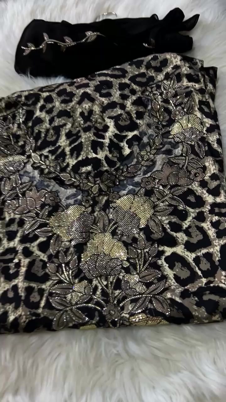 مخاوير 4 متر حرير مع شال


**إذا كنت صاحب هذا الإعلان وتريد حذفه لأي سبب، رجاءا أرسل رسالة إلى الدعم الفني**