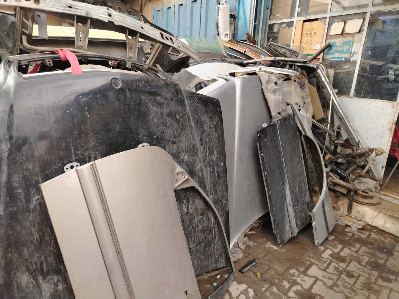 حكمت النعماني
الشيخ عمر شارع الثالث
مجمع بغداد ***********
