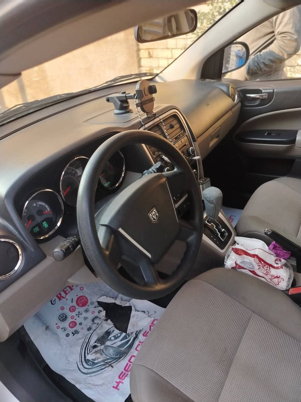 سلام عليكم سياره دوج  فول موصفات خمسه اراكب امكان زعفرانيه السعر 100 ***********
