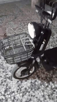 سلام عليكم. دراجه شحن للبيع السعر280 بيه مجال بصيط المواصفات / تشغيل عن بعد + كشن طبي+اضواء كامله ممتازه+ موديل 2024+قفل تاير    مكاني بغداد المحمودية ناحية الرشيد ***********
