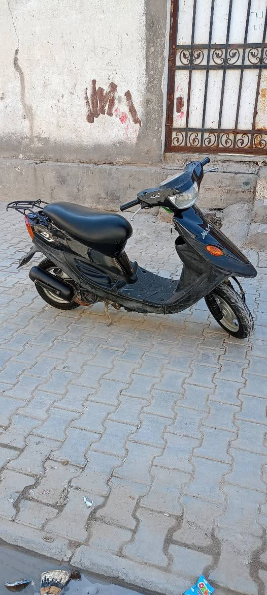 دراجه9زروف الدراجه مامفتوحه جديده نكره سلف وكلشي شغال بيه كهرباياته كله شغل المكان بصره تنومه السعر 400الشراي يجي خاص ***********
