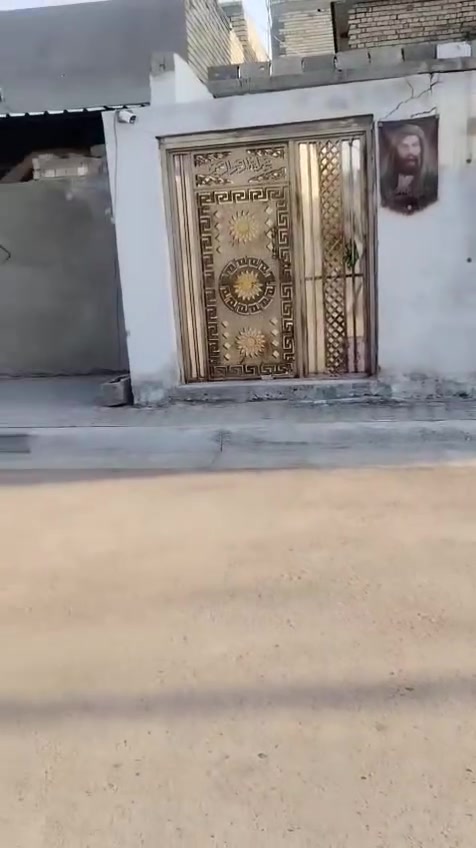 سلام عليكم بيت معه قطعه ارض مقابيل لبيت للبيع مساحته ١٠٠م مكانه الغرير نزله لوله مال سرايه سعر لبيت معه قطعه ٦٥ستفسار ***********
