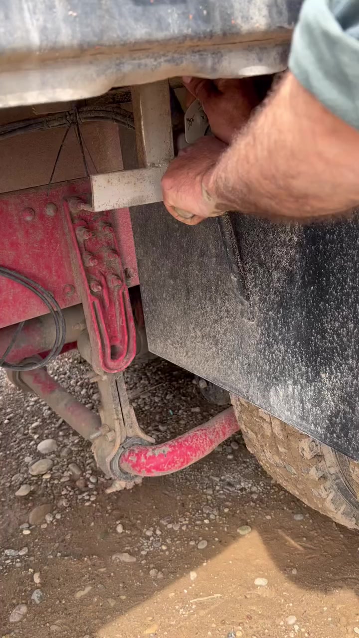 السلام عليكم يوجد فيتر تصليح آليات ثقيله وخفيفه ايضن تصليح هوه كرينات كانترولات جكات محركات كهربايات باداره محمد العبد رقم الهاتف ***********العنوان تل الذهب ايضن فيتر متنقل
