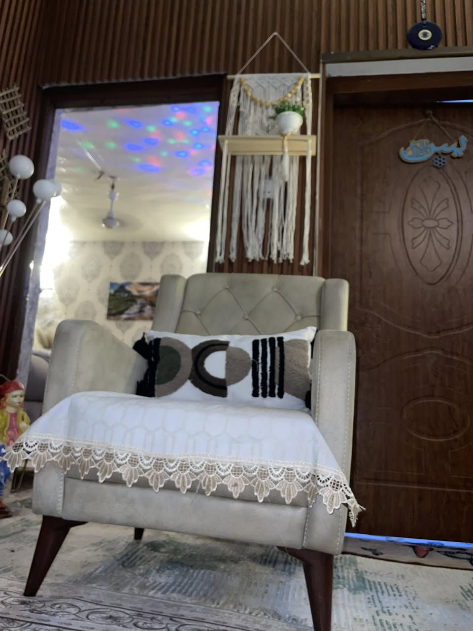 سلام عليكم للبيع تخم تركي ٧ مقاعد فقط نضافه ٩٥ /١٠٠ سعره ٣٥٠ بي مجال بسيط عنوان زعفرانيه رقم ***********
