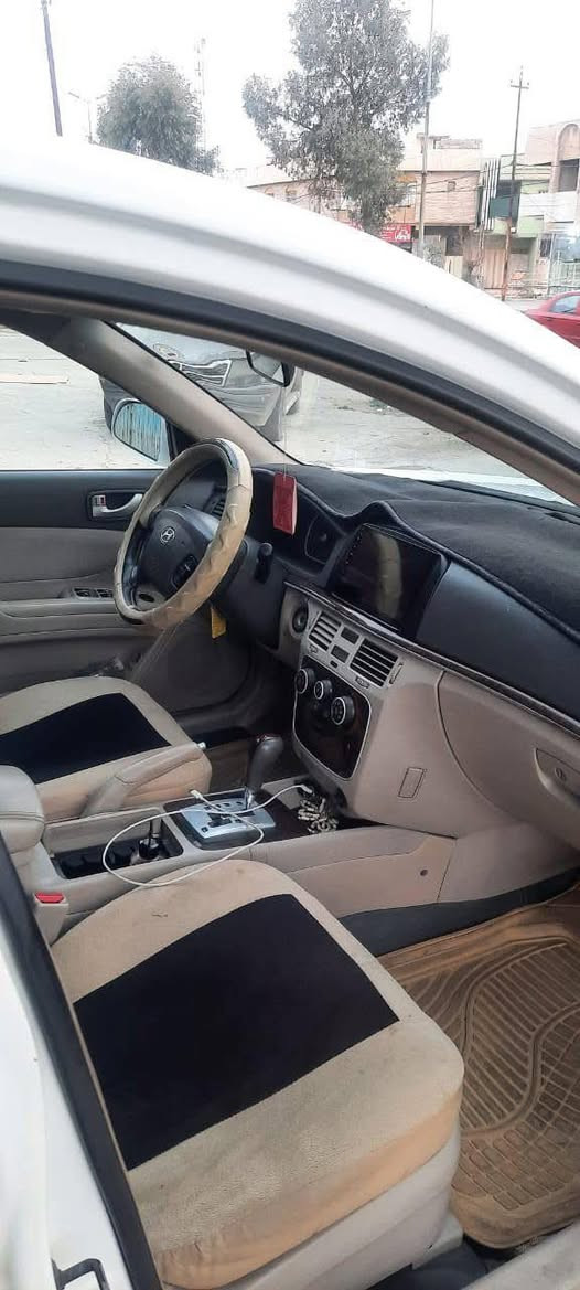 السلام عليكم.                                             سوناتا 2008 امريكي محرك ٢٤٠٠ دوش ما مفتوح سياره فول موصفات فتحه سقف اربعه تايرات جديد صدر جديد دوشمه كله جديد تبريد ثلج سياره لون صدفي ومعرف بل صدفي يصير بي تشلعات بل صبغ ضرر جاملغ اليمين وبونيد بدون دواخل والجاملق اليسار مبدل خليجي بلا ضربه وربع الدائر الخلفي سياره مال جناي رقم دهوك سنويه ٢٠٣٠ تسقط 
السعر قفل ٩٥ $ 
اتصال فقط واتساب 
*********** مكاني موصل
