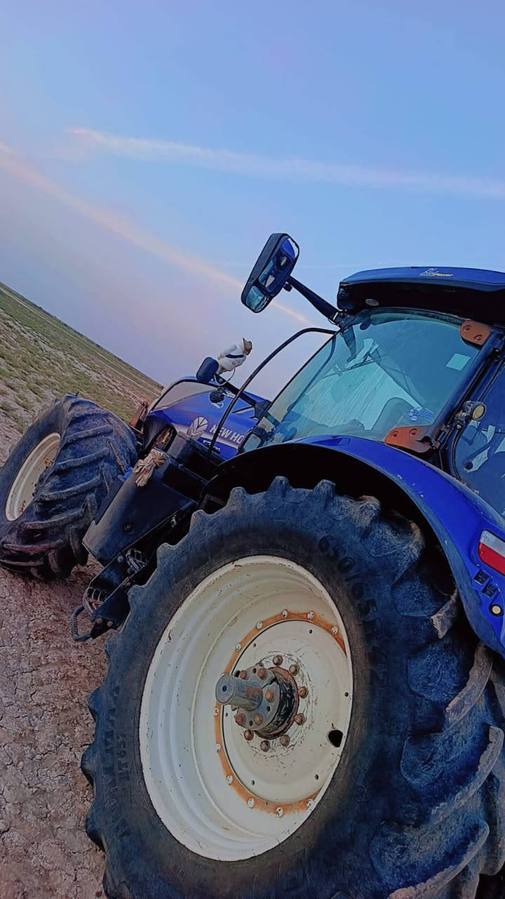 مكينه نيهولند مديل 2016 قرش 270 معى ترنبول 11 معى دسك 32 ايطالي معى خرماشه 4  متر نتصال ***********
