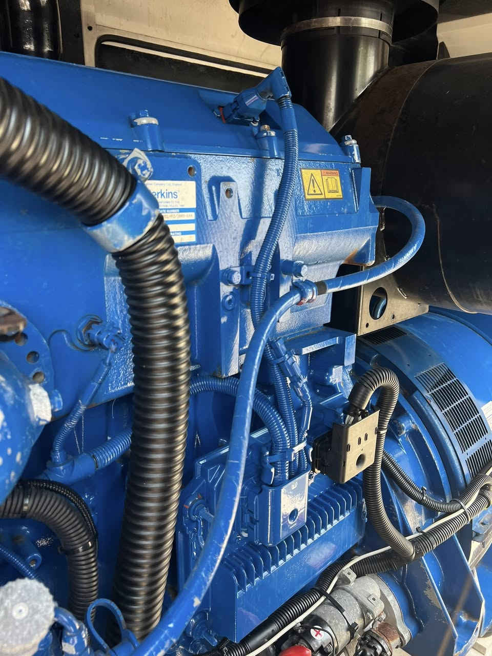 بيركنز حجم 2500 FG
500kv
ساعات العمل 180 ساعة 
المولد شرط الفحص والحمل 
العنوان بغداد 52 
***********
***********
